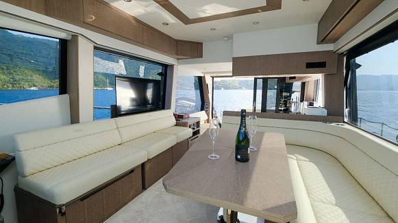 Яхта GALEON 500 FLY