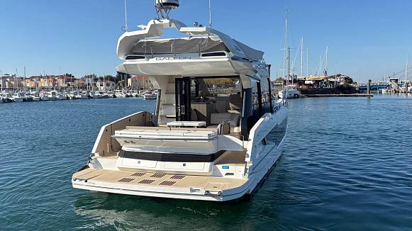 Яхта GALEON 400 FLY