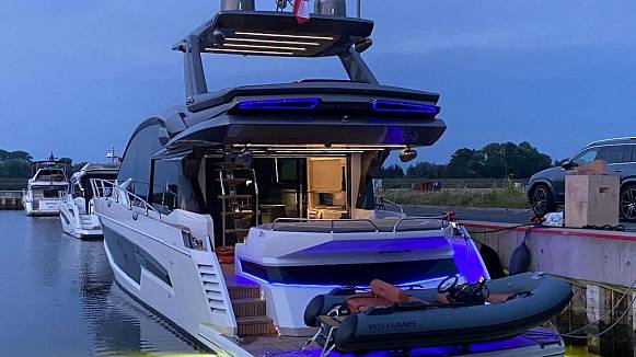 Яхта Galeon 700 Sky