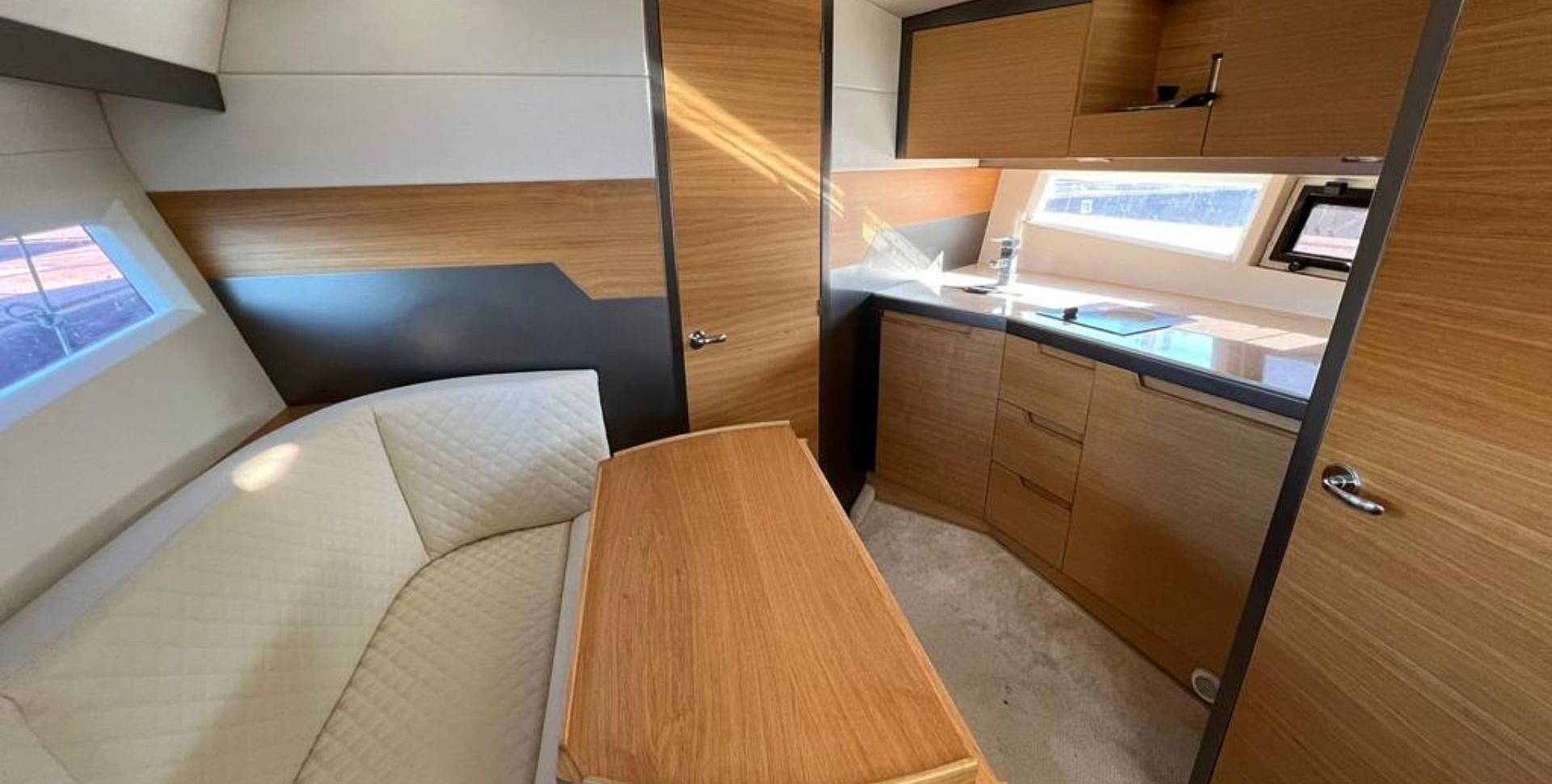 Яхта Galeon 325 HTS