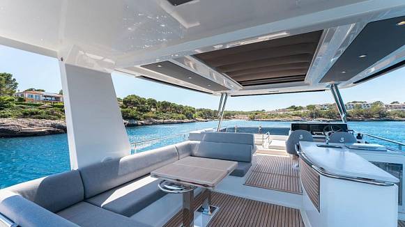 Яхта GRAND TRAWLER 62