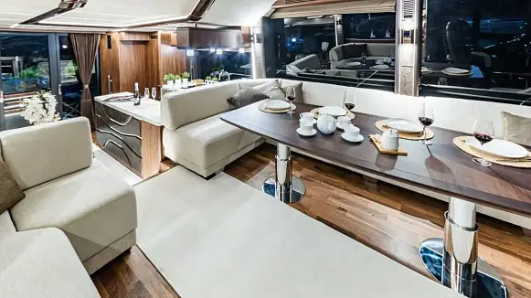 Яхта GALEON 680 FLY