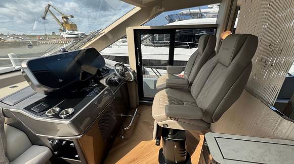 Яхта GALEON 620 FLY