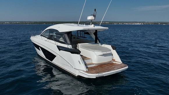 Яхта GRAN TURISMO 45