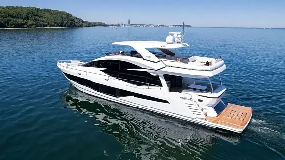 Яхта GALEON 800 FLY