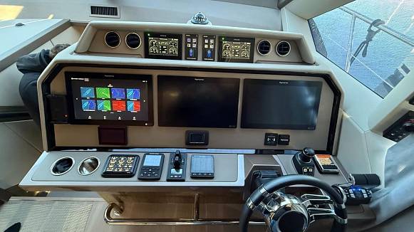 Яхта Galeon 700 Sky