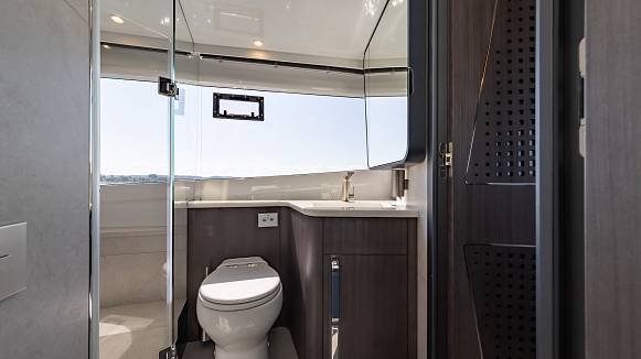 Яхта GALEON 570 SKY