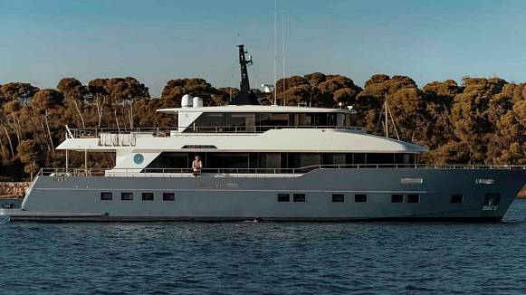 Яхта Nomad 95 SUV