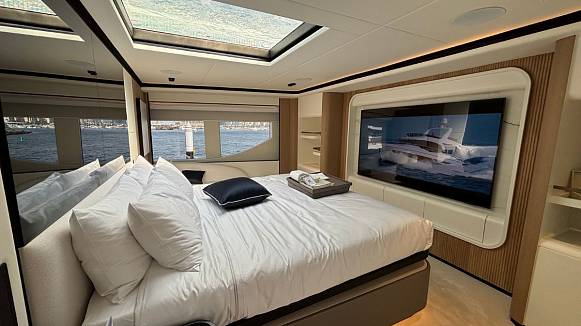 Яхта MAJESTY 112 TERRACE