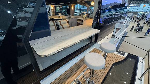 Яхта GALEON 640 FLY