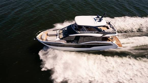 Яхта GALEON 620 FLY