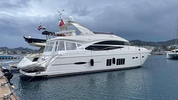 Яхта PRINCESS 72