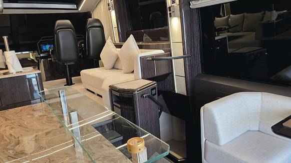 Яхта GALEON 700 SKY