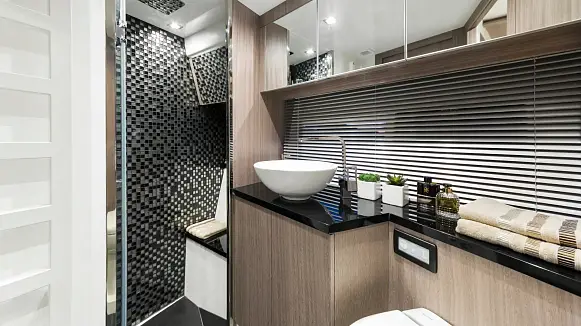 Яхта GALEON 550 FLY