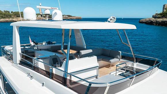 Яхта GRAND TRAWLER 62