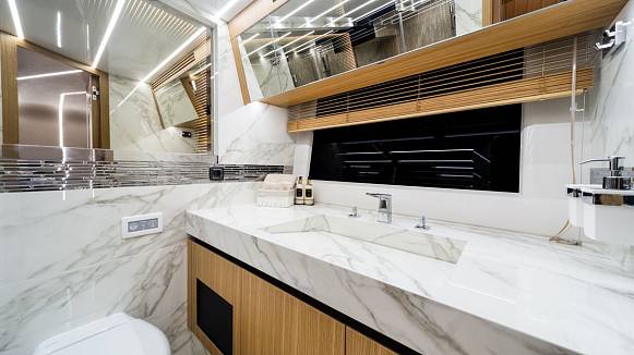 Яхта Galeon 680 FLY