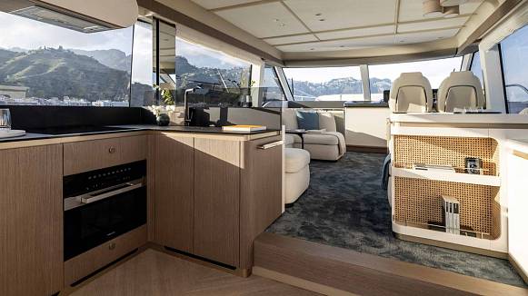 Яхта AZIMUT MAGELLANO 60