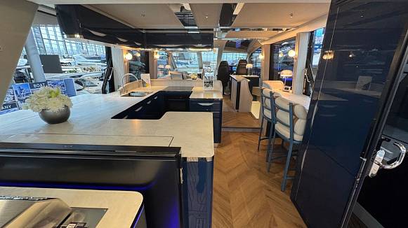 Яхта GALEON 640 FLY