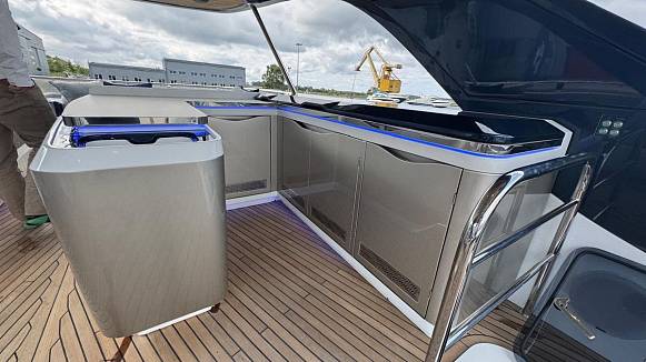 Яхта GALEON 620 FLY