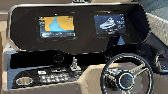 Яхта GALEON 560 FLY