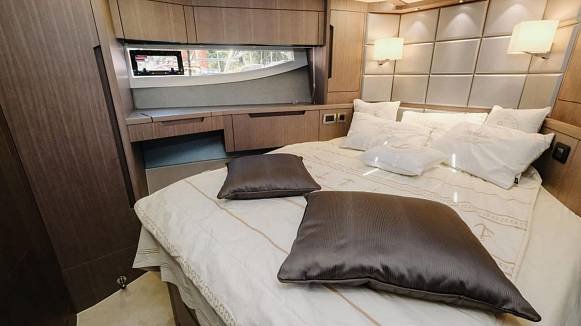 Яхта GALEON 500 FLY