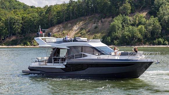 Яхта GALEON 500 FLY