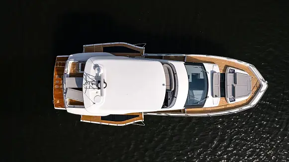 Яхта GALEON 560 FLY
