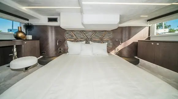 Яхта GALEON 400 FLY