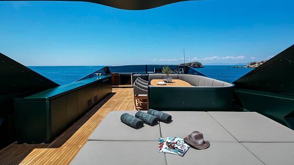 CAN'T REMEMBER yacht