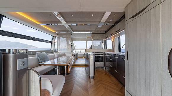 Яхта GALEON 620 FLY