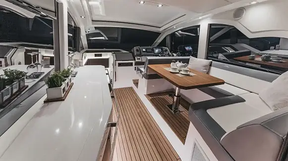 Яхта GALEON 425 HTS