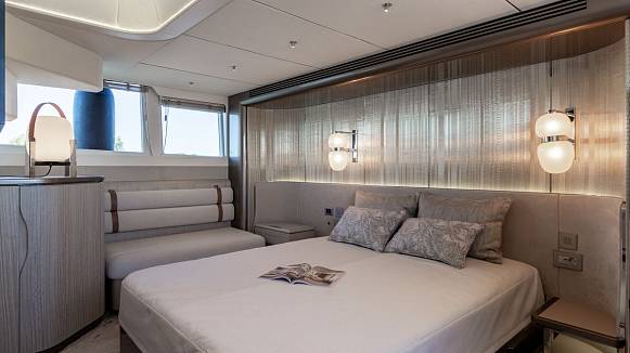 Яхта GALEON 620 FLY