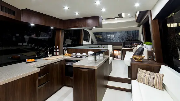 Яхта GALEON 500 FLY