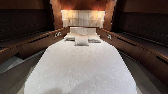 Яхта GALEON 500 FLY