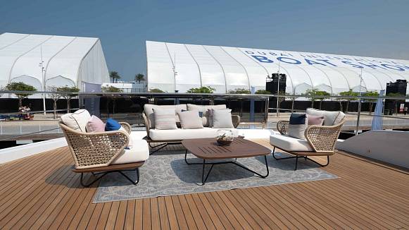 Яхта Majesty 111