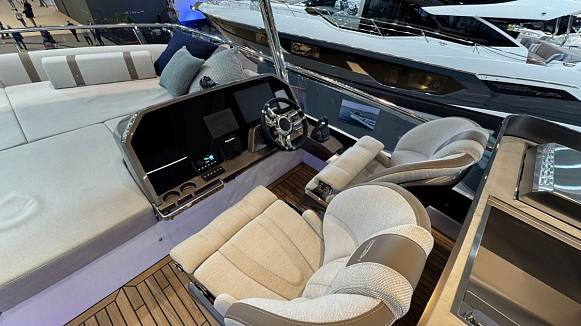 Яхта GALEON 640 FLY