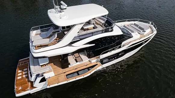 Яхта GALEON 560 FLY