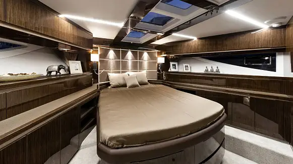 Яхта GALEON 640 FLY