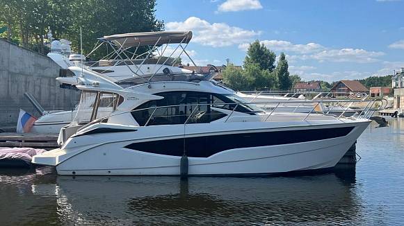 Galeon 360 Fly yacht