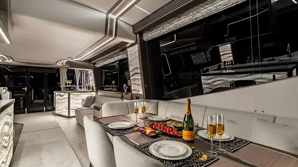 Яхта GALEON 800 FLY