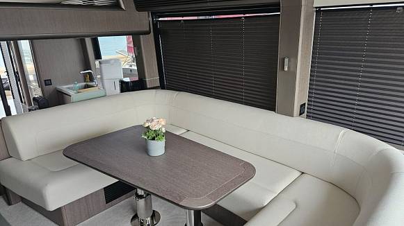 Яхта GALEON 560 FLY