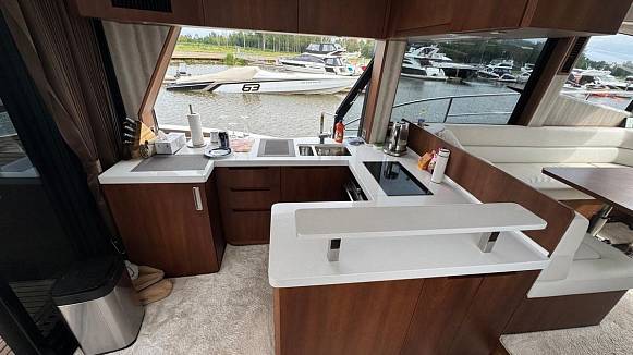 Яхта GALEON 500 FLY