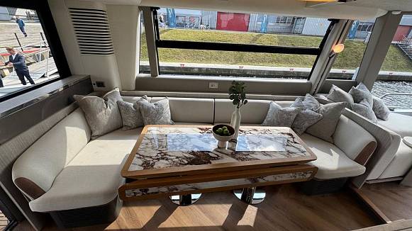 Яхта GALEON 620 FLY