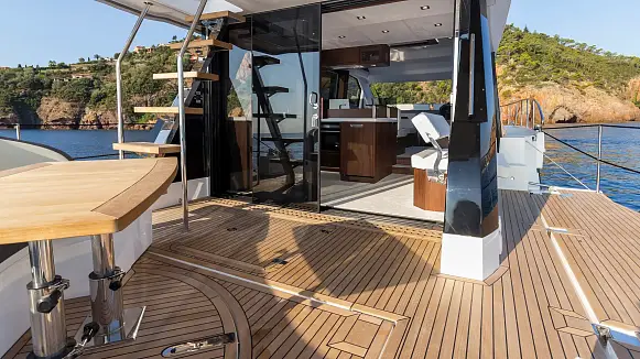 Яхта GALEON 500 FLY