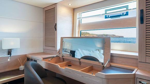 Яхта GRAND TRAWLER 62