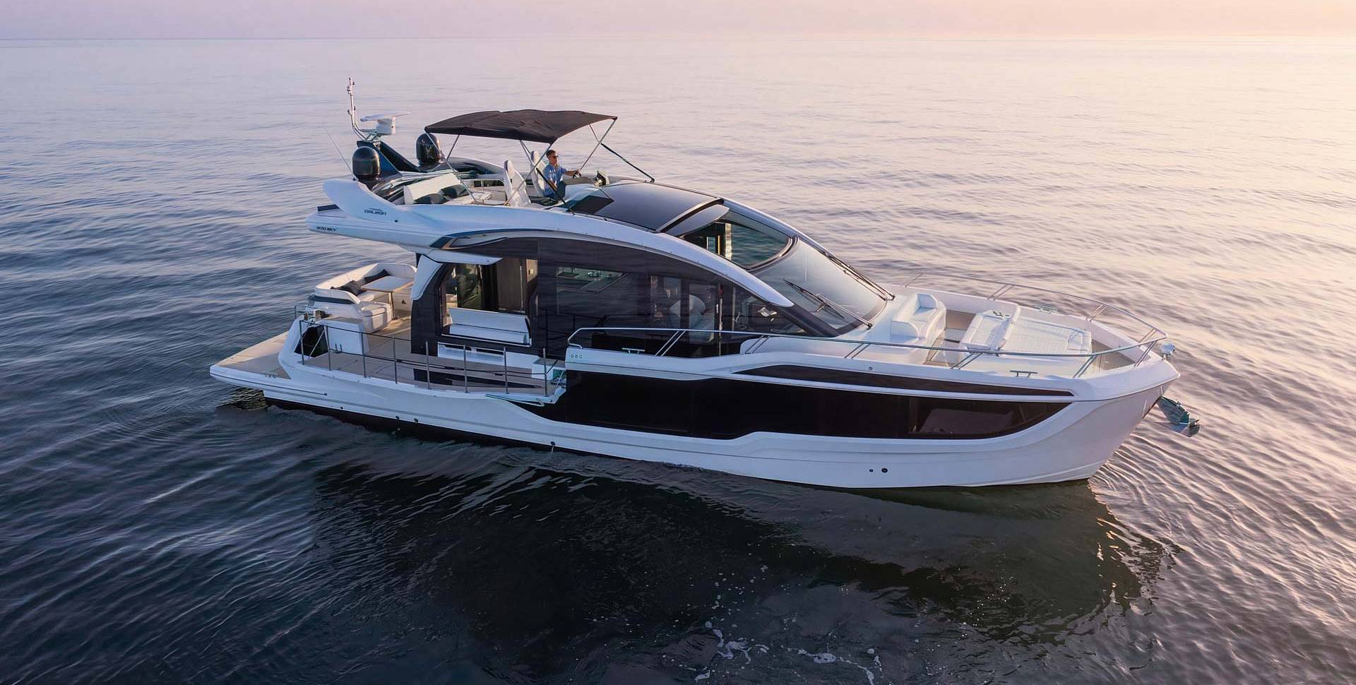 Яхта GALEON 570 SKY
