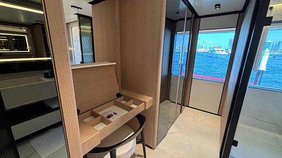 Яхта MAJESTY 112 TERRACE