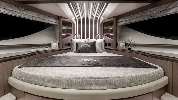 Яхта GALEON 800 FLY