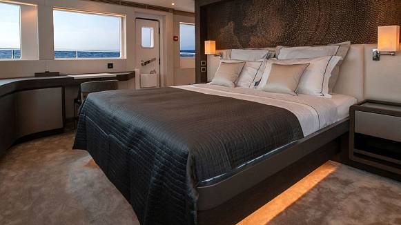 Яхта Nomad 95 SUV