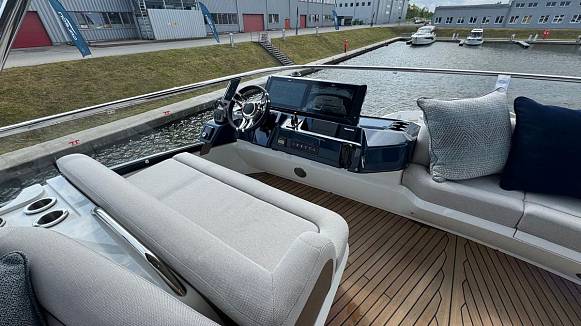 Яхта GALEON 620 FLY